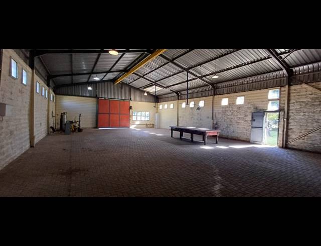 324M² WAREHOUSE TO LET IN DE DEUR